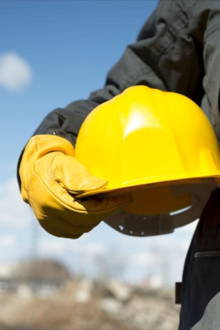 Capacete de proteccao amarelo