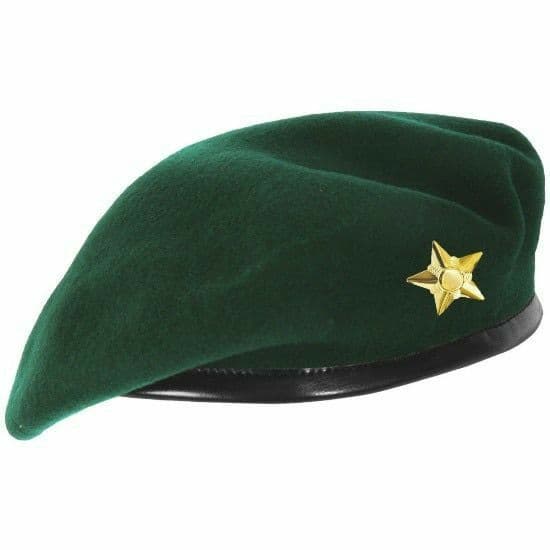 Boina verde com insignia